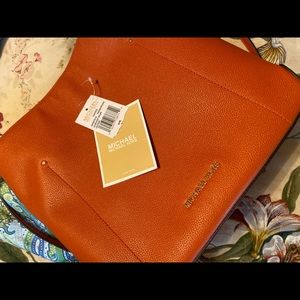 Michael Kors Hayes Bucket purse in 🍊 persimmon